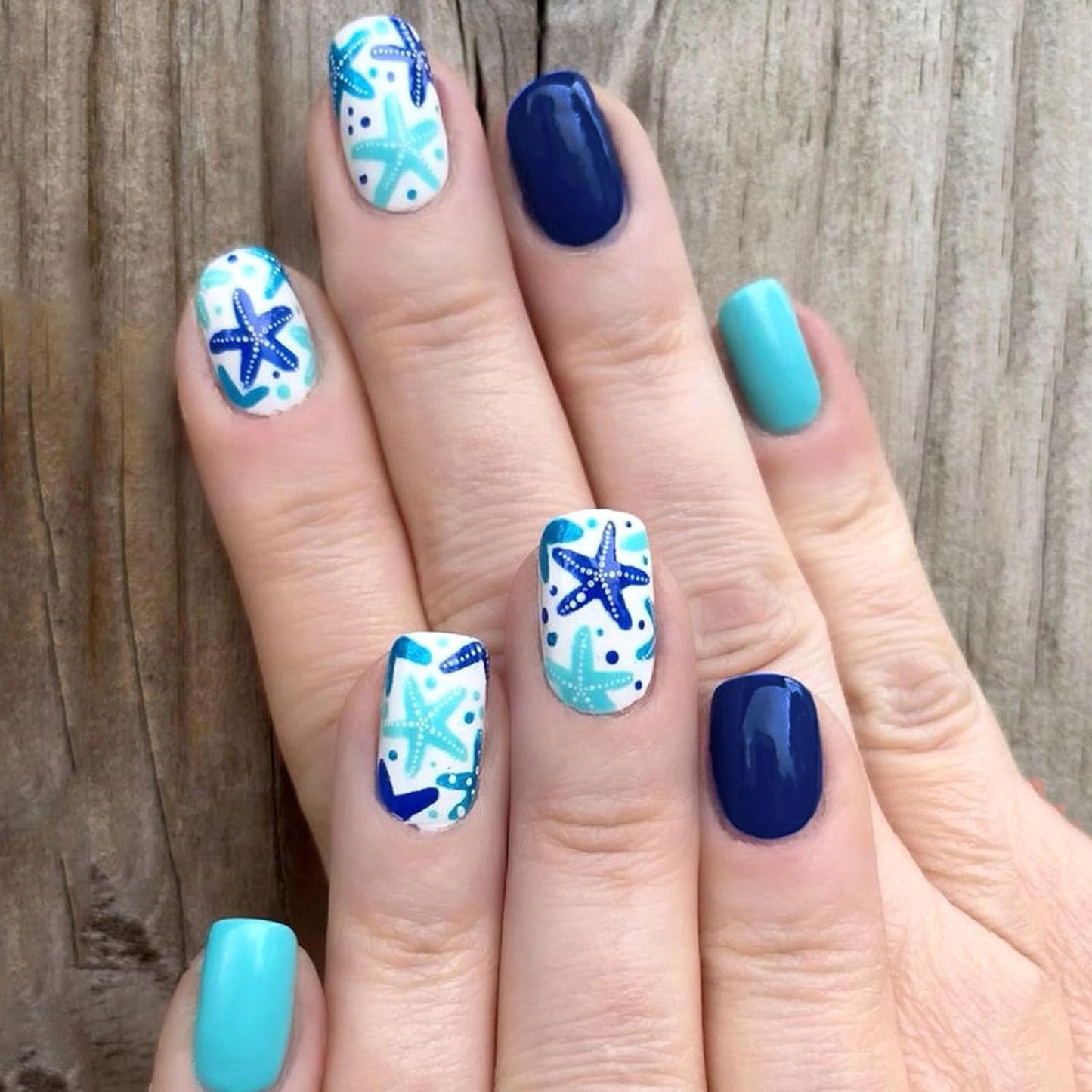 3D Flower Press On Nails | 24 Pcs Short Square Fake Nails with Blue Daisy Designs for Spring & Summer Manicure