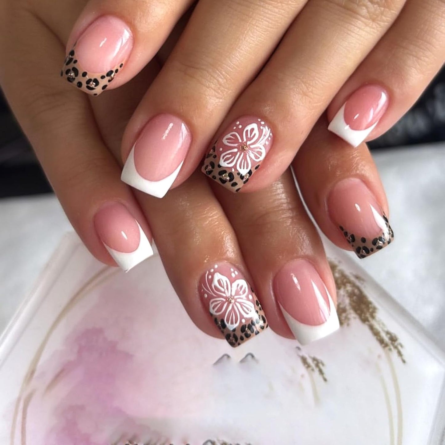 3D Flower Press On Nails | 24 Pcs Short Square Fake Nails with Blue Daisy Designs for Spring & Summer Manicure