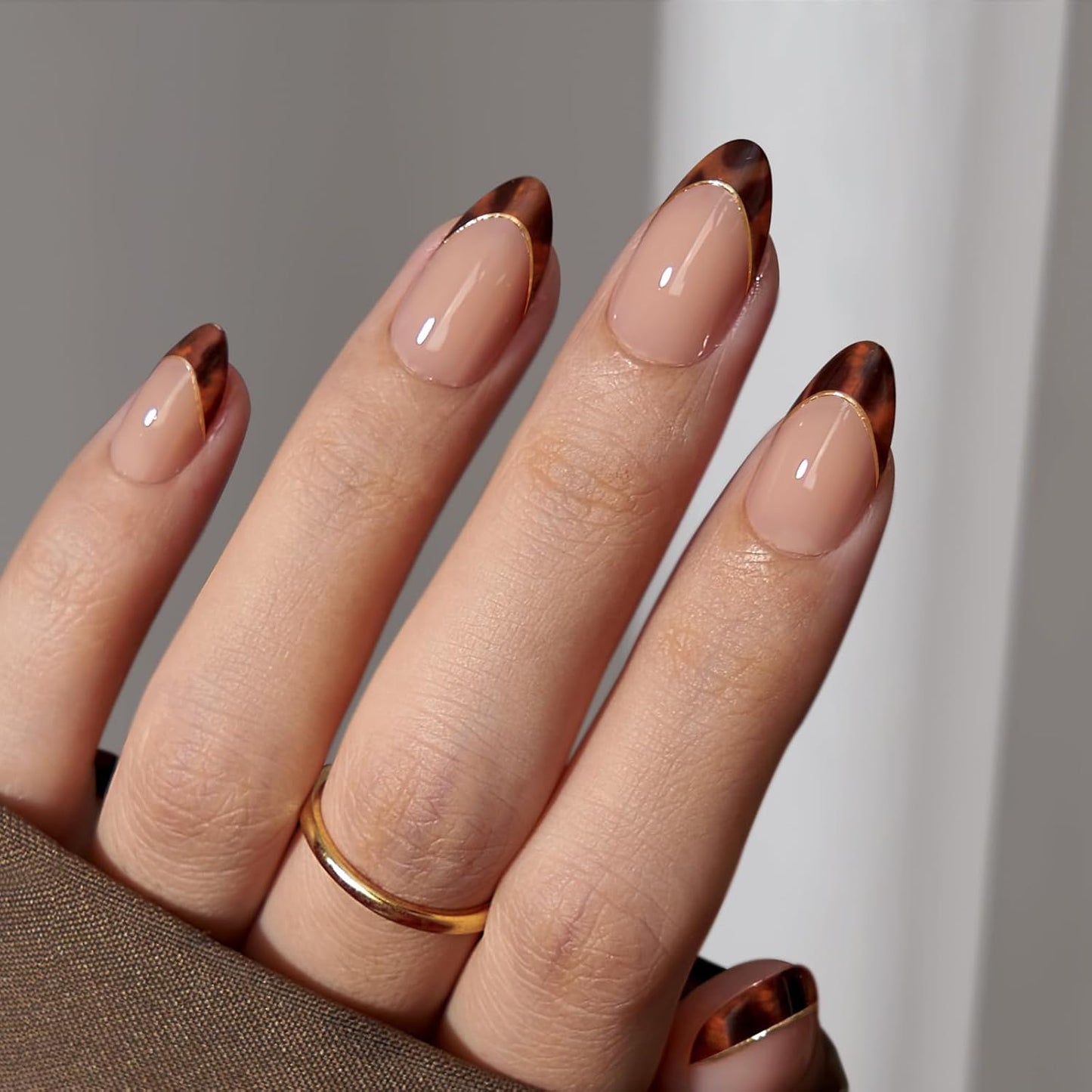 Press On Nails - Chrome Cat Eye Almond Design | 32 Piece Soft Gel Nail Kit in 16 Sizes