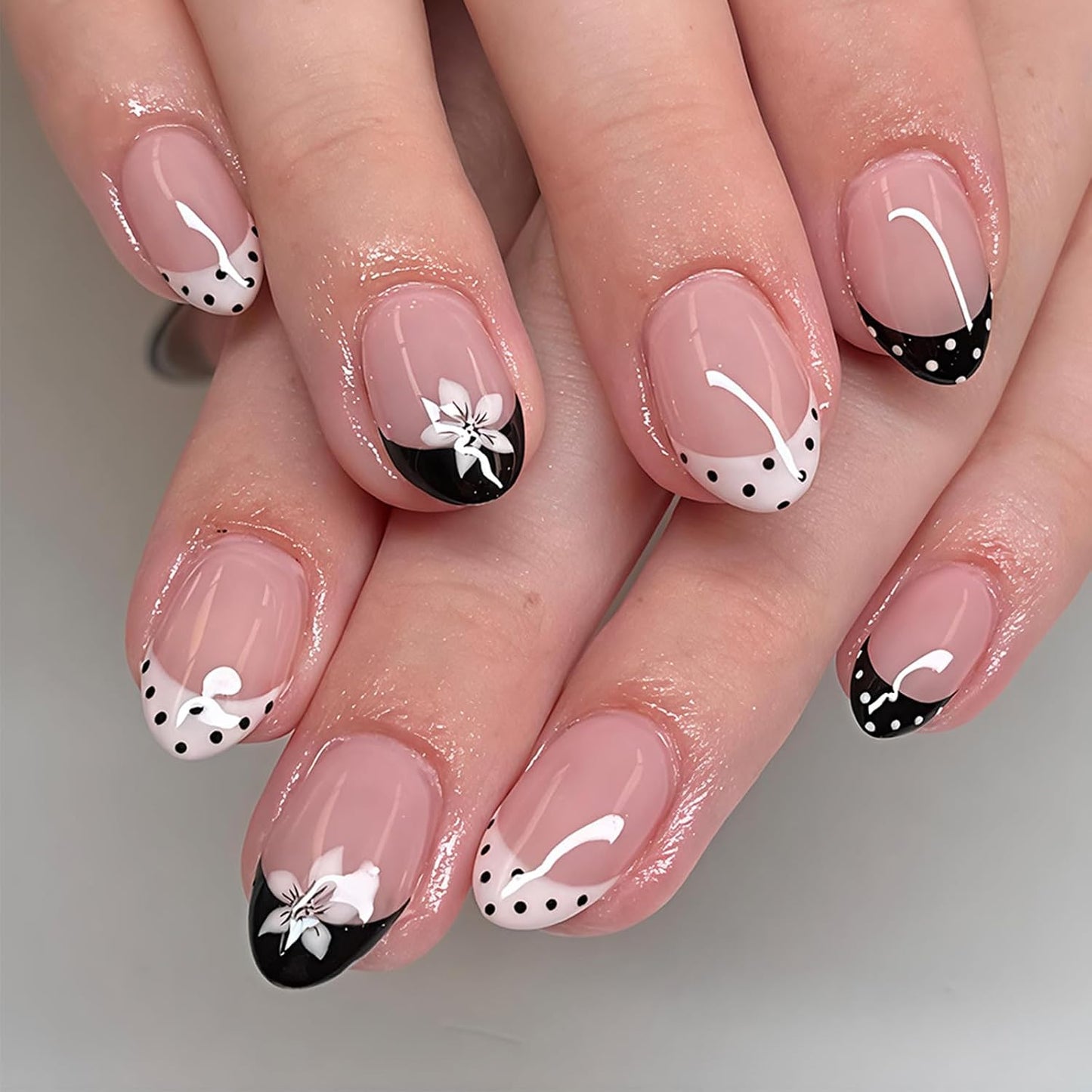 Flower Press On Nails - 24Pcs Short Almond Acrylic Set with 3D Pearl Floral & Gold Chrome Design | Glossy Pink Full Cover