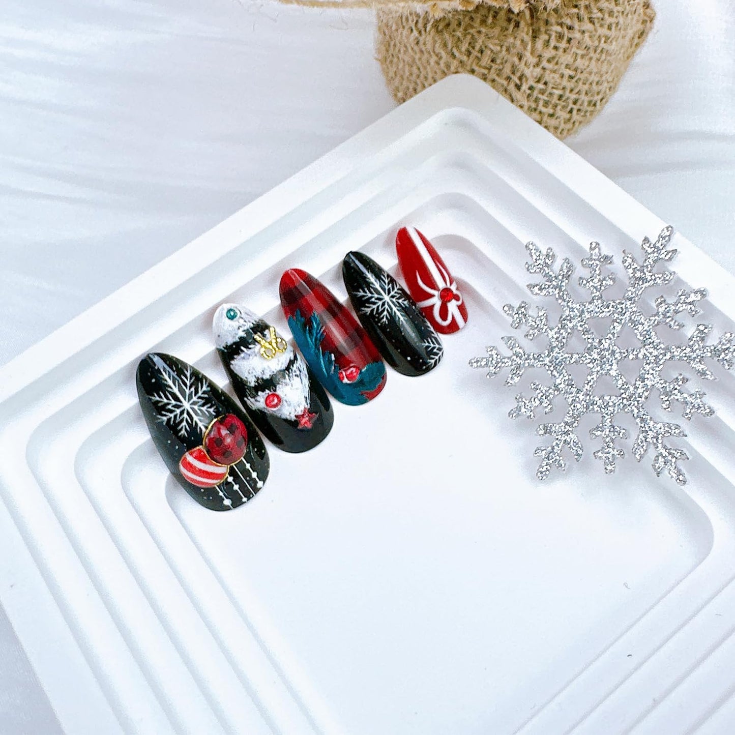 Christmas Press-On Nails - 24 Pcs Medium Almond Winter Snowflake Design | 3D Star & Bow Accents