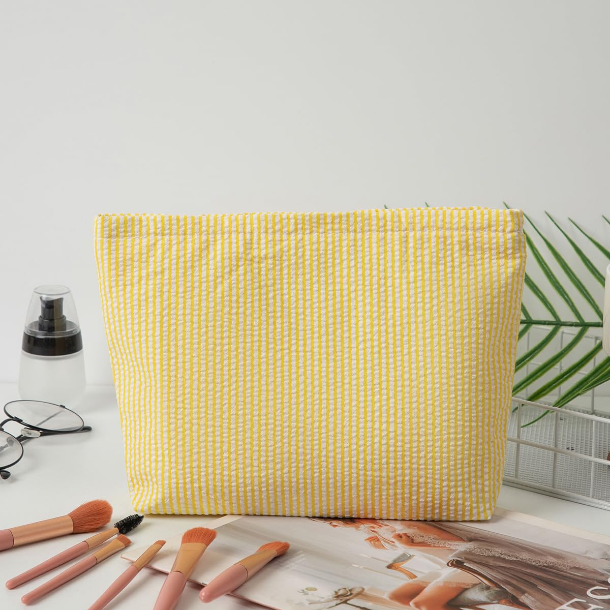OZAOZ Makeup Bag Cosmetic Bag Travel Toiletry Bag Aesthetic Canvas Organizer Bag Zipper Pouch for Women (yellow)