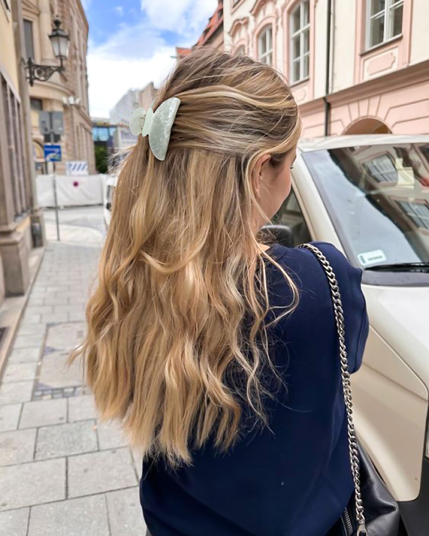 HAIMEIKANG Hair Clip, 4Pcs Acrylic Large Hair Clips in White, Blue, Emerald, Green - Strong Hold Jaw Clips for Thick Thin Hair, Cute Non-slip Claw Clips, Stylish Hair Accessories for Women Girls