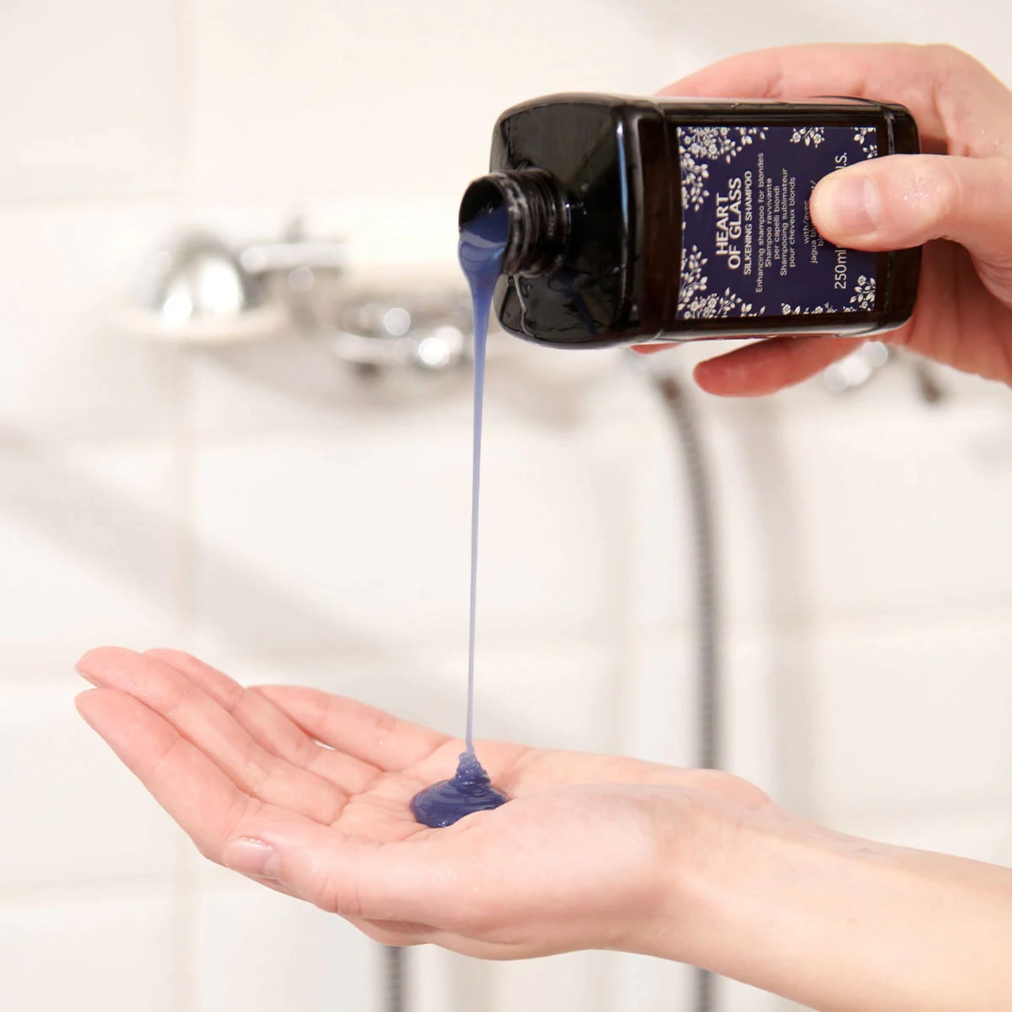 Davines Heart of Glass Silkening Chelating Shampoo, Blue Shampoo for Blonde & Silver Hair - Gentle Cleanser with Jagua Blue Extract Balances Unwanted Tones & Illuminates, 8.45 Fl Oz