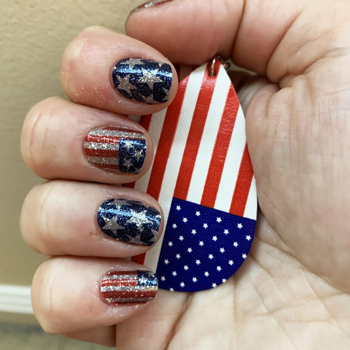 24Pcs 4th of July Press on Nails American Flag Acrylic Fake Nail Patriotic Gel Glue on Nail Fourth of July Short Square False Nails Glossy Silver Glitter Stick on Fingernails for Independence Day Gift