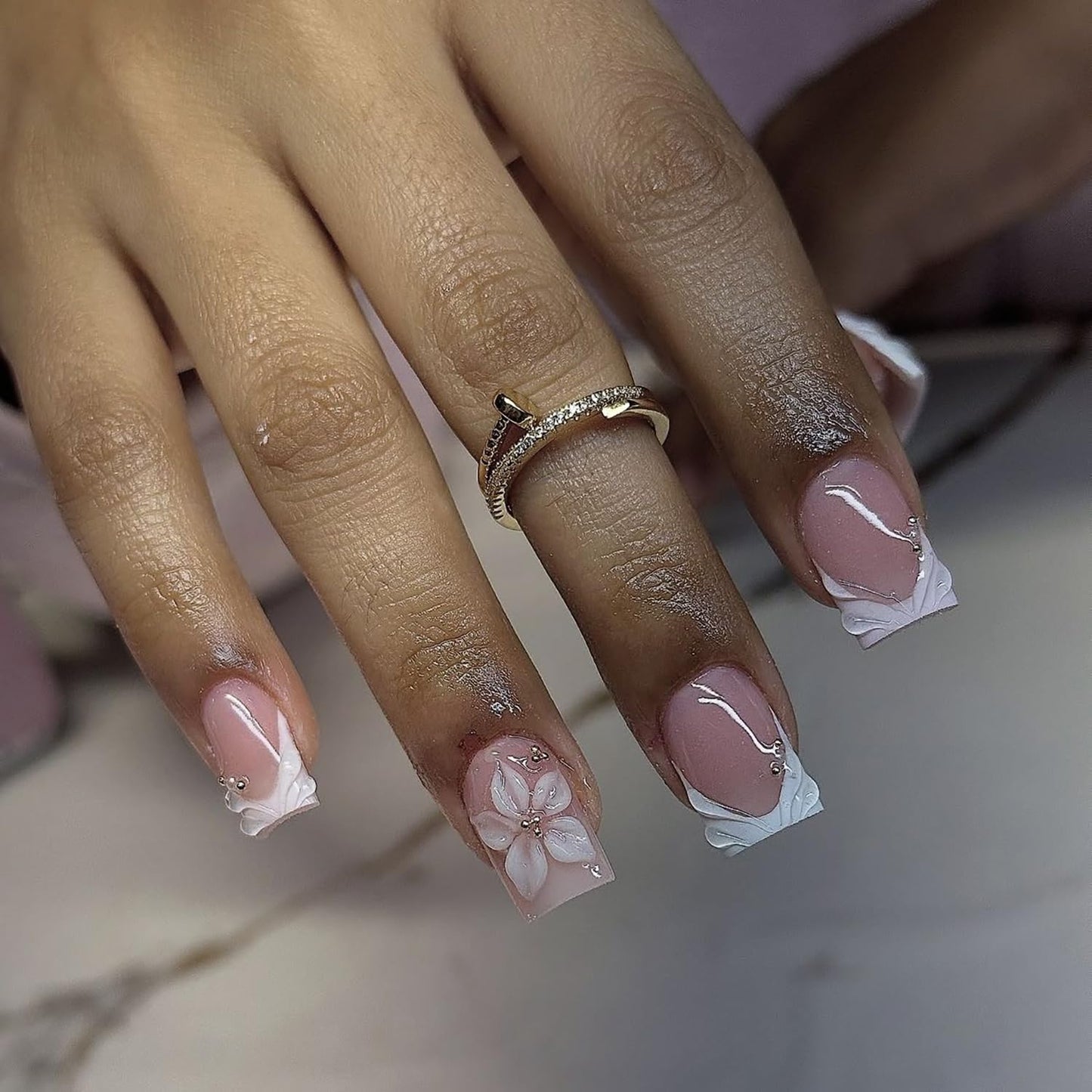 French Tip Press on Nails Short Square Fake Nails White Flower Full Cover Glue on Nails with 3D Rhinestones Designs Spring Summer Floral False Nails Nude Glossy Artificial Acrylic Nail for Women 24Pcs