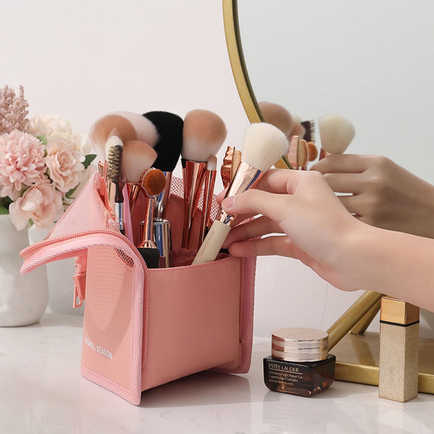 Linsiter Makeup Brush Travel Case Stand Up, High Capacity Makeup Organizer Portable Travel Makeup Brush Holder (Pink)