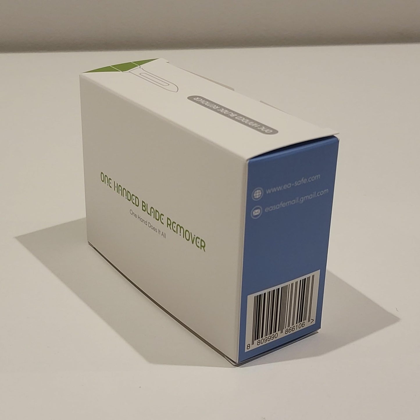 EASafe Dermaplane Blade Remover - 1 Handed No-Touch Safe Disposal Tool - Holds 100 Blades