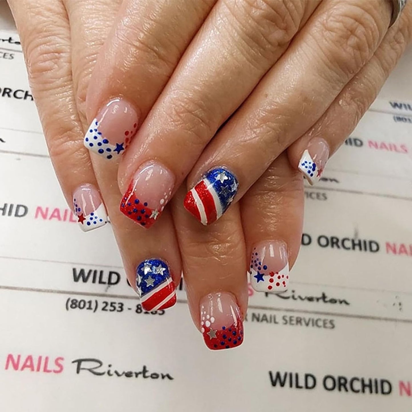 Flower Press On Nails - 24Pcs Short Almond Acrylic Set with 3D Pearl Floral & Gold Chrome Design | Glossy Pink Full Cover