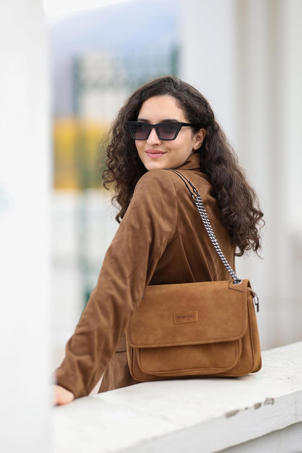 Wrangler Women's Retro Shoulder Bag - Stylish Crossbody Purse with Chain Strap