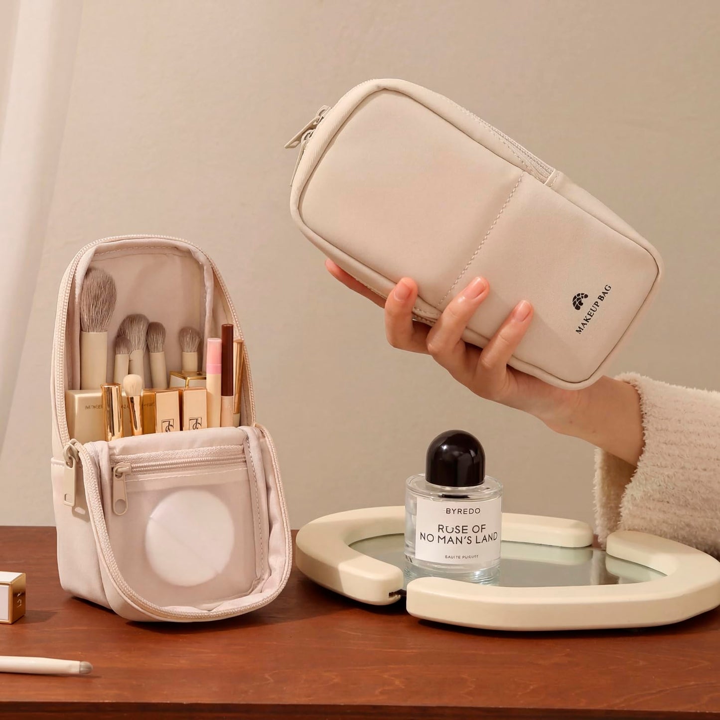 Lestikave Standing Travel Makeup Bag,Brush Holder, Small Waterproof PU LeatherMakeup Bag,Cosmetic Bag with Compartments,Portable Brush Storage Dustproof Bag Case(01Beige)