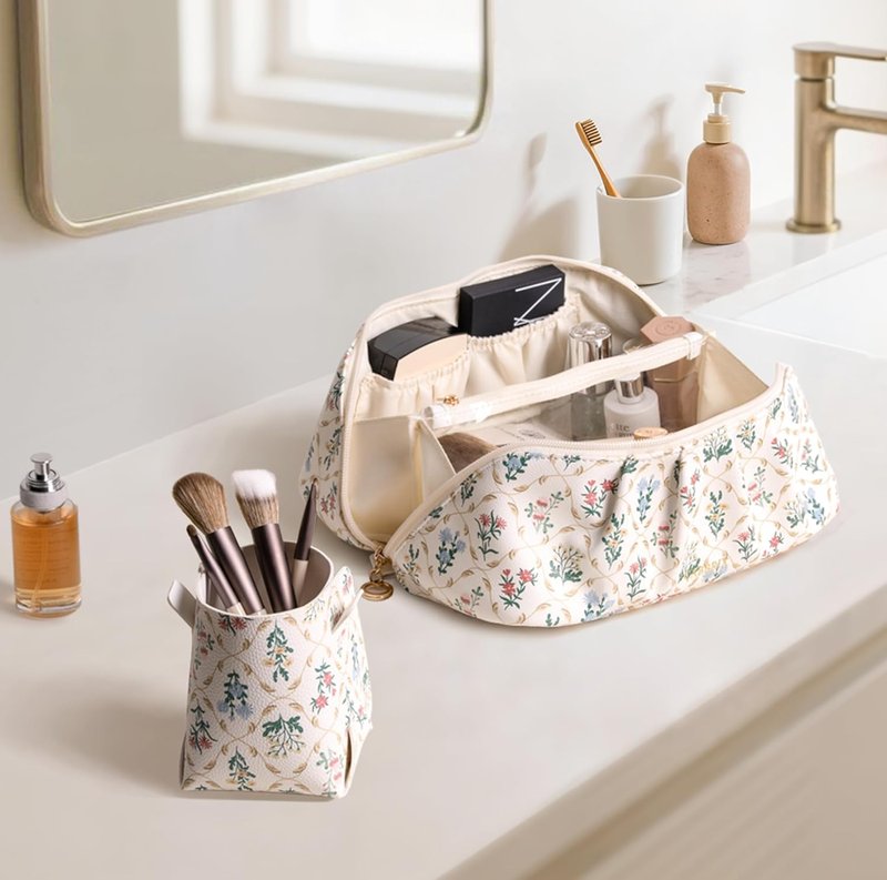 Large Capacity Floral Makeup Bag Organizer - Perfect for Cosmetics, Skincare & Travel Essentials