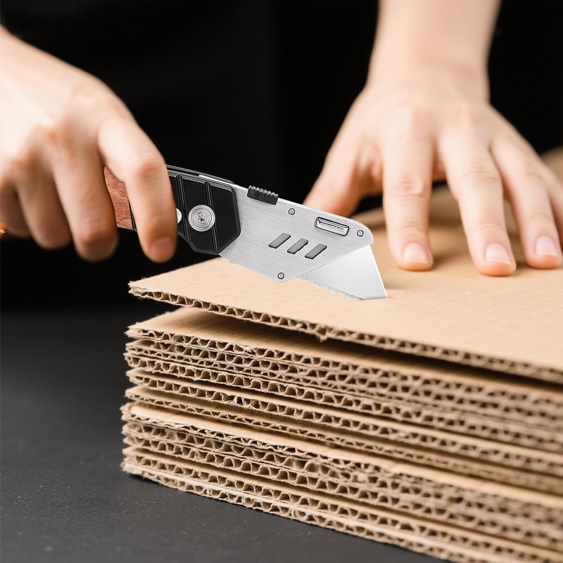 Utility Knife Blades, 30 Pack SK5 Steel Heavy Duty Box Cutter Replacement Blades with Plastic Case, Standard Size Razor Blades for Most Standard Utility Knives