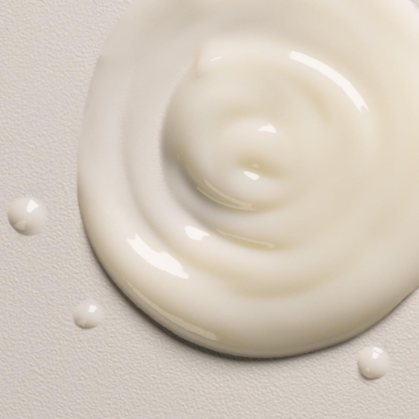 Davines OI All In One Milk, Hair Leave-in Milky Conditioner Multi-Function Spray Treatment - Detangles, Controls Frizz & Heat Protectant - Weightless Antioxidant Roucou Oil Formula, 4.56 Fl Oz