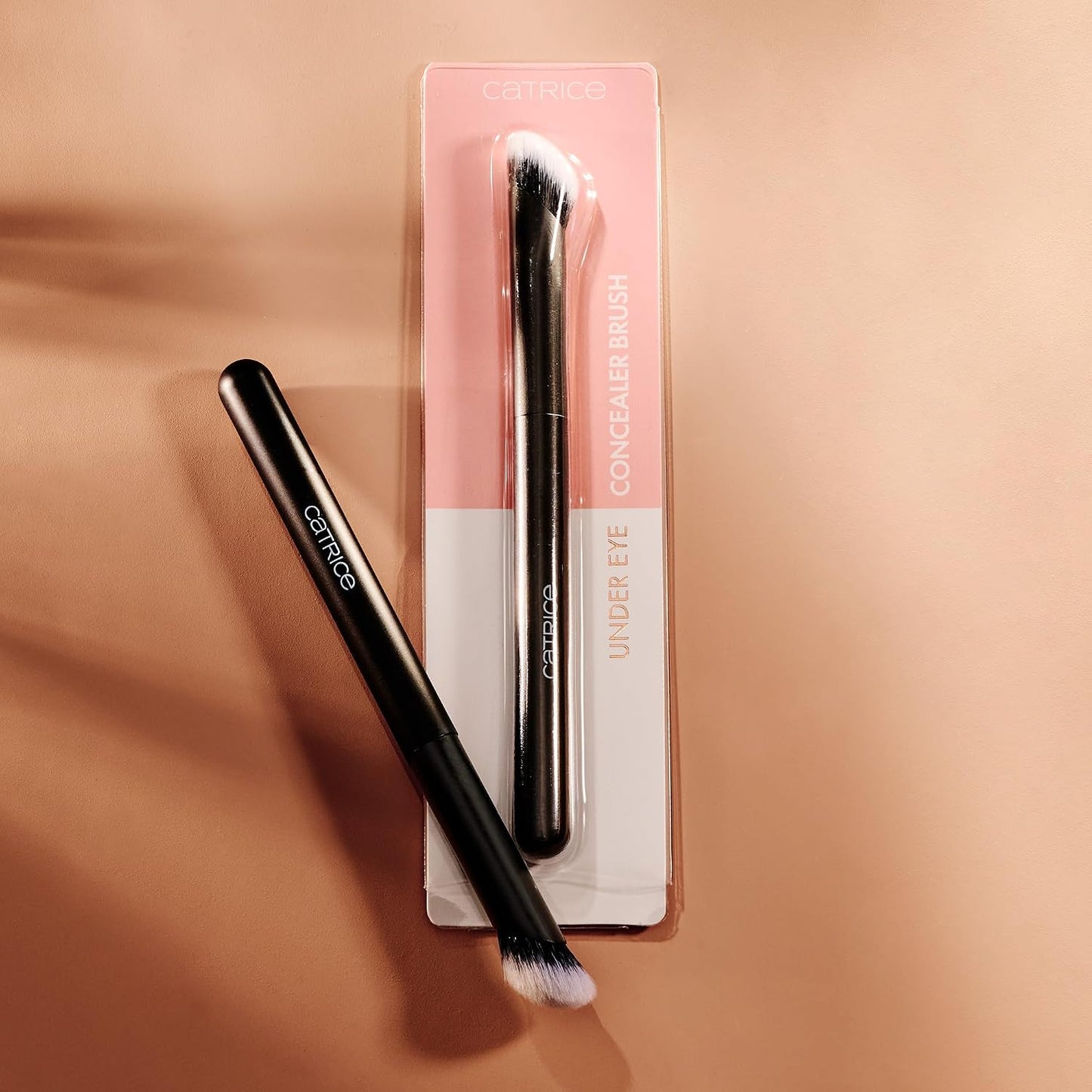 Catrice Under Eye Concealer Brush - Angled Makeup Brush for Cream, Liquid & Powder | Ultra-Soft Vegan Bristles