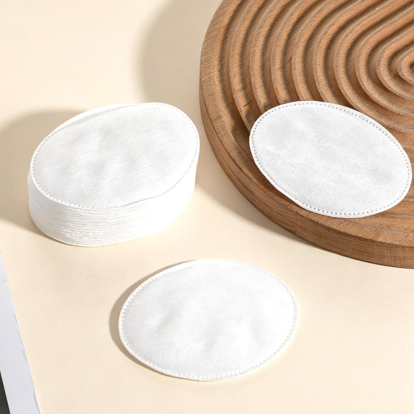 100 Pcs Large Oval Cotton Pads, Soft Lint-Free Cotton Pads for Face Facial Pad forMakeup Removal, Nail Polish, Skincare, Cleansing Face and Toner Application Use Wet or Dry