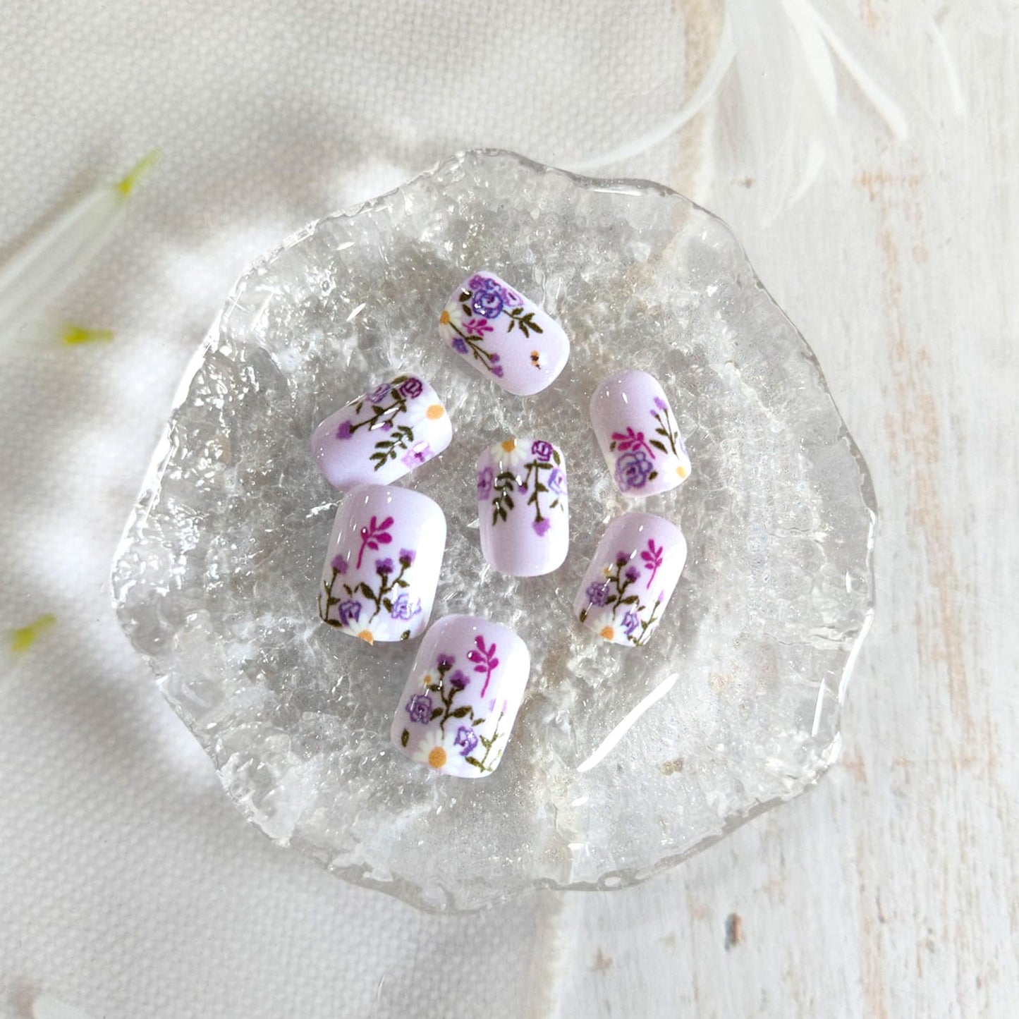 Purple Press on Nails Short Square Fake Nails Flower Bee Design Full Cover Glue on Nails Press ons Purple Flowers Acrylic False Nails Cute Artificial Stick on Nails for Women Girls 24 Pcs