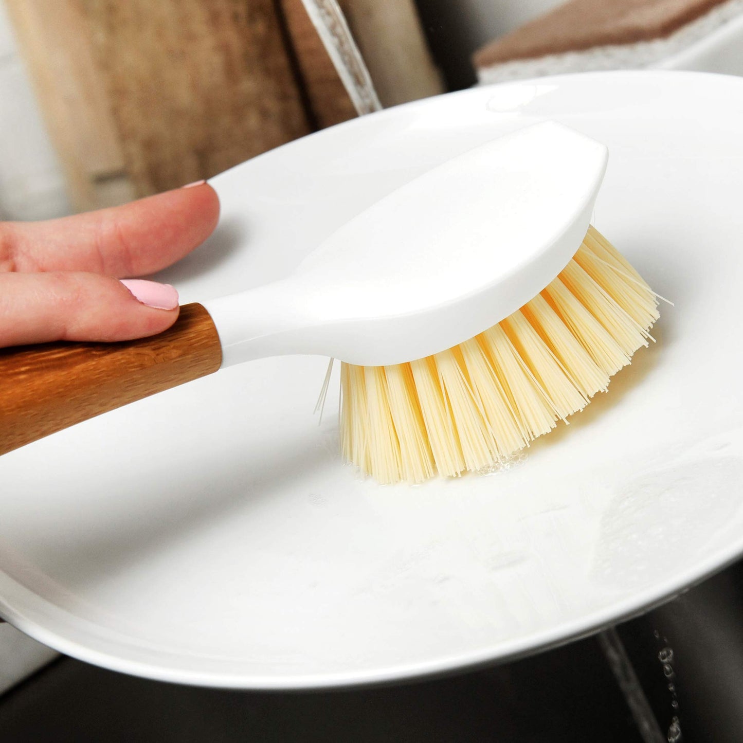 Full Circle Be Good - Bamboo Handle Dish Brush – Sustainable Kitchen Cleaning with Tough Bristles - Natural Dish Scrubber, Nonstick & Cast Iron Cleaner - Long Handle Brush for Dishes, Pots, and Pans