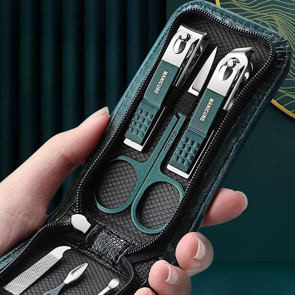 Portable Nail Clipper Set - 6 PCS Travel Manicure Kit for Men & Women | Compact & Easy to Use