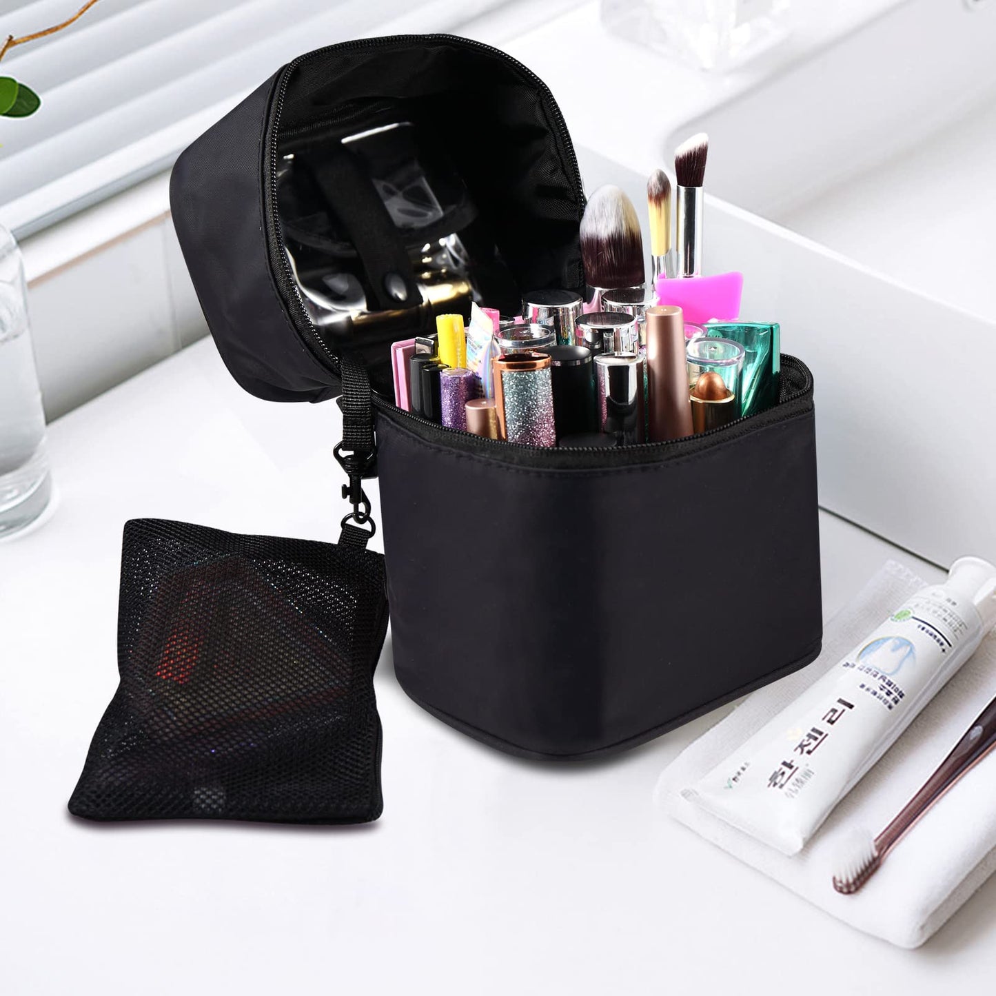 Bysiter Makeup Bag Travel Cosmetic Bag 7.5x5.5x4.4 Inch Makeup Brush Holder Organizer Cute Portable Artist Toiletry Storage Bag Cosmetics Case for Women (Black)