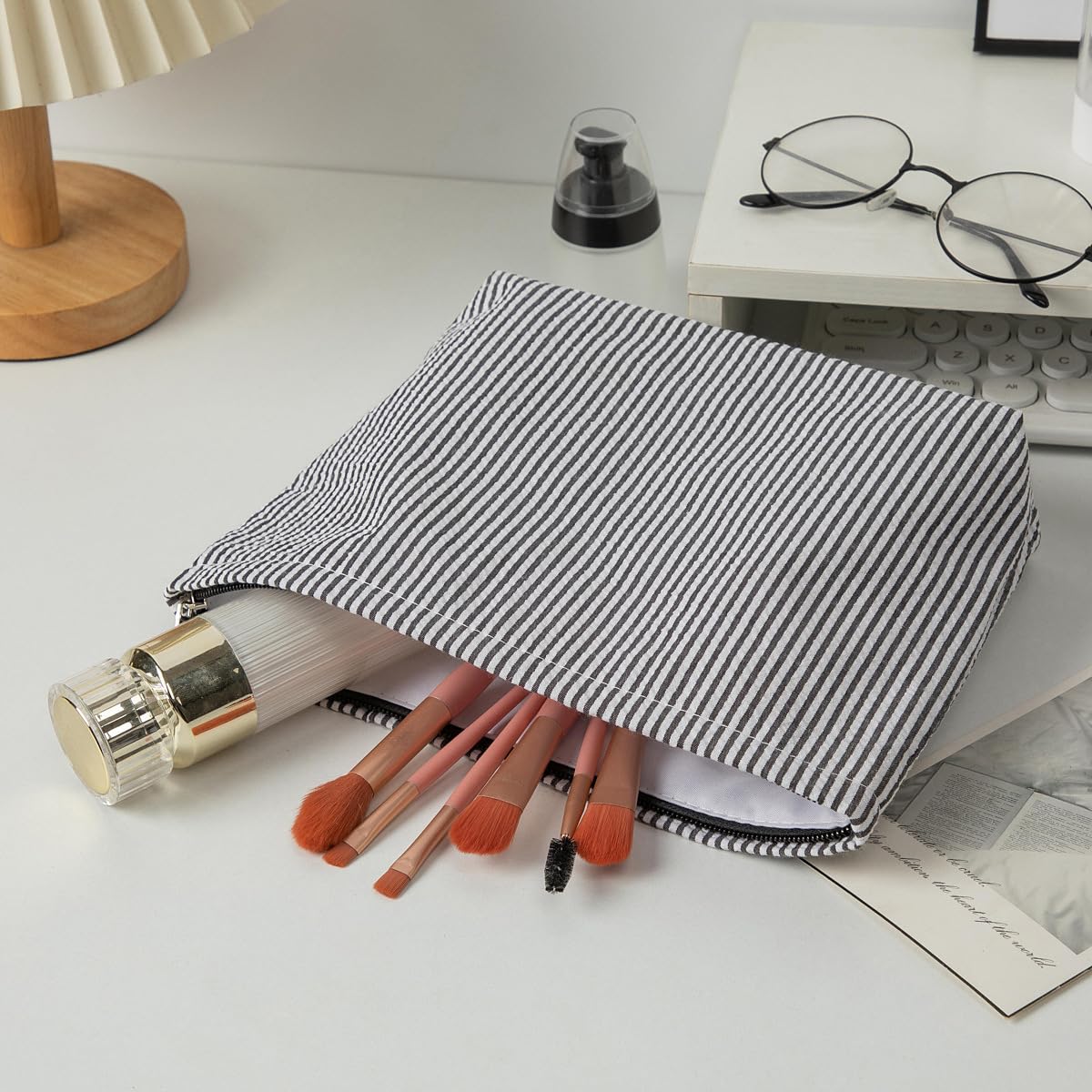 OZAOZ Makeup Bag Cosmetic Bag Travel Toiletry Bag Aesthetic Canvas Organizer Bag Zipper Pouch for Women (yellow)