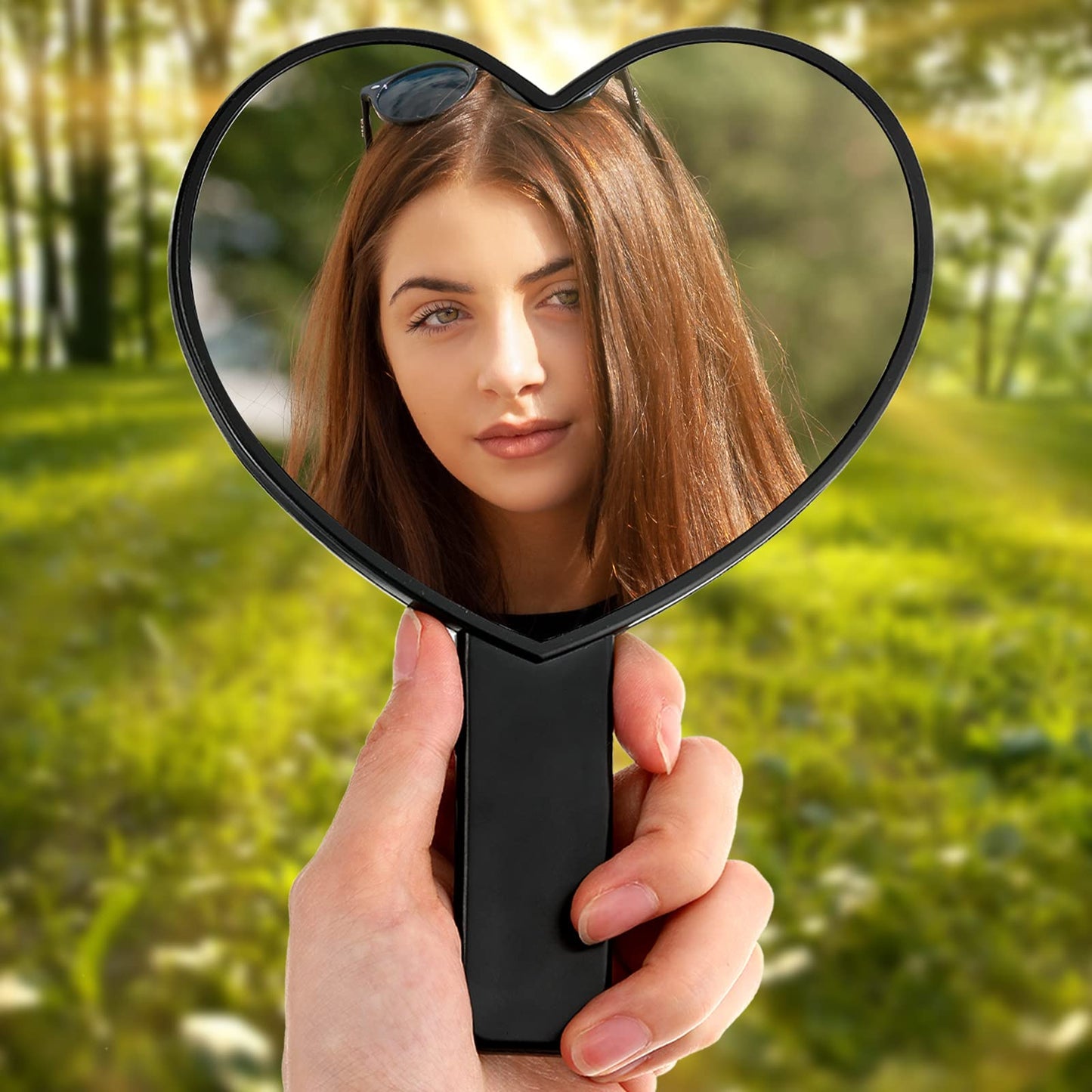 Jetec 2 Pieces Heart Shaped Handheld Cosmetic Mirrors Plastic Mini Cute Travel Makeup Mirrors with Handle Valentine's Day Small Heart Decorative for Girl Women(Black, White)