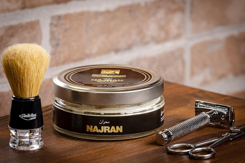 Officina Artigiana Milano Najran Shaving Soap 150ml – Luxury Italian artisan wet shaving soap with 46% wellness oils & shea butter – woody‑smoky fragrance – vegan skincare