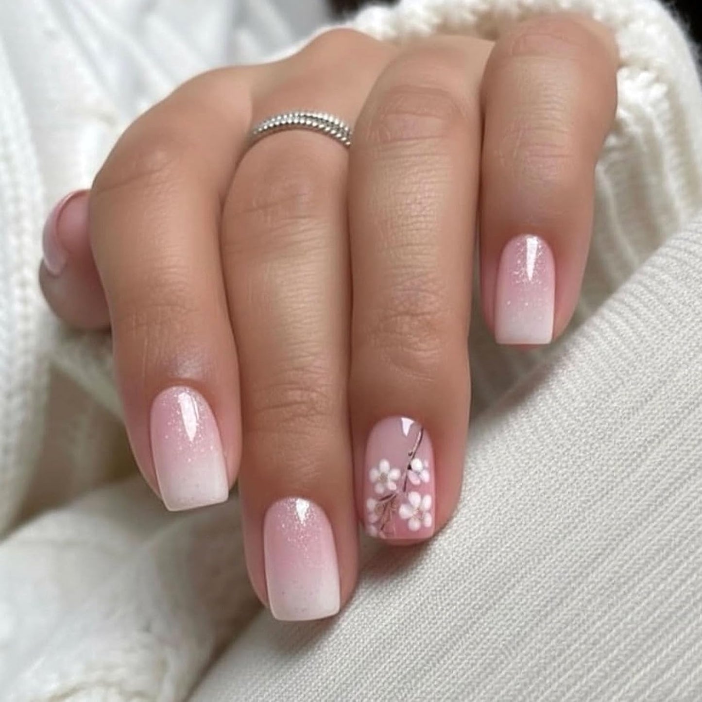 3D Flower Press On Nails | 24 Pcs Short Square Fake Nails with Blue Daisy Designs for Spring & Summer Manicure