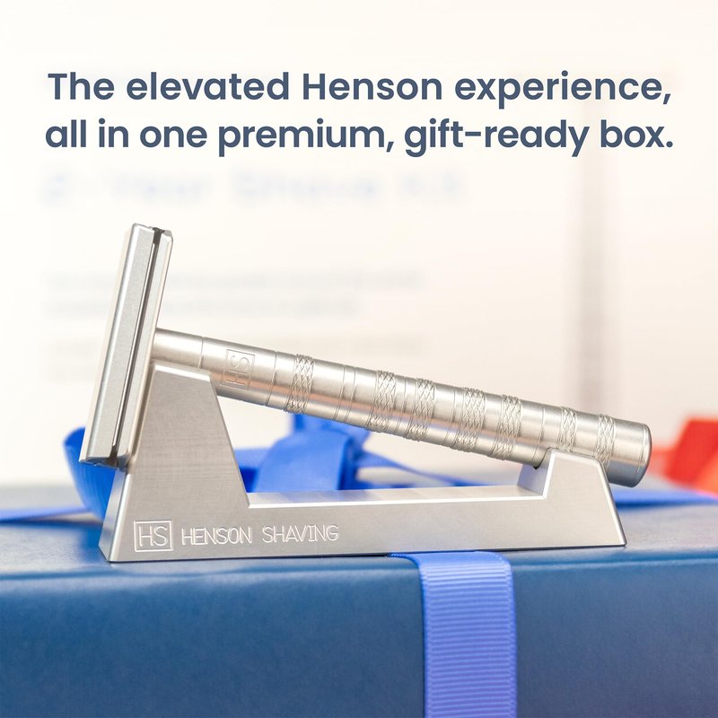 Henson AL13 Safety Razor Shave Set – Includes Safety Razor, Stand & 100 Razor Blades – Gentle, Precision Shaving Kit for Men & Women – Aluminum Double Edge Razor for Smooth, Irritation-Free Shaves