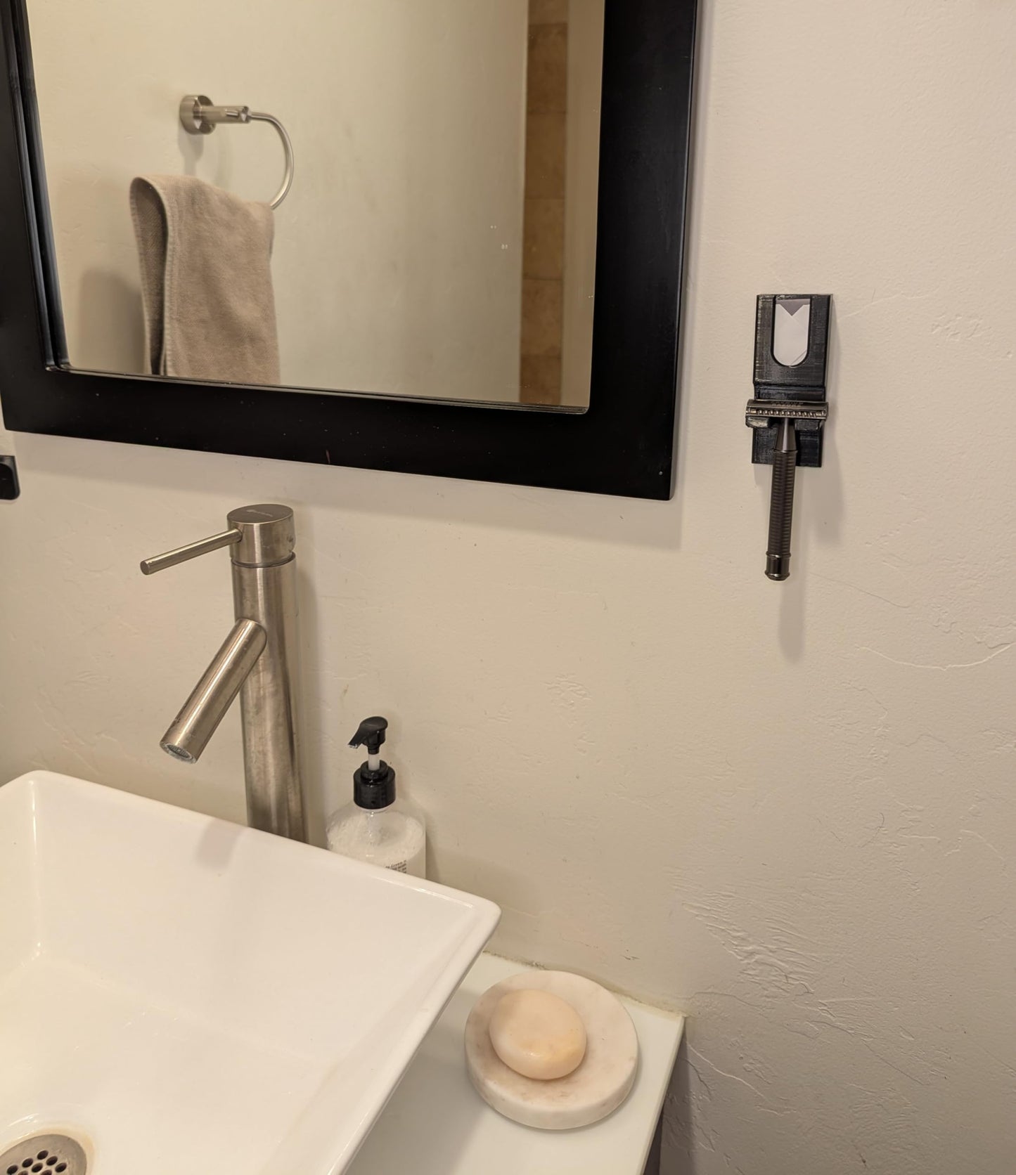Wall Mounted Safety Razor Holder & Stand Alternative with Razor Blade Storage – Razor Hanger for Bathroom or Shower – Rustproof, Adhesive Mount