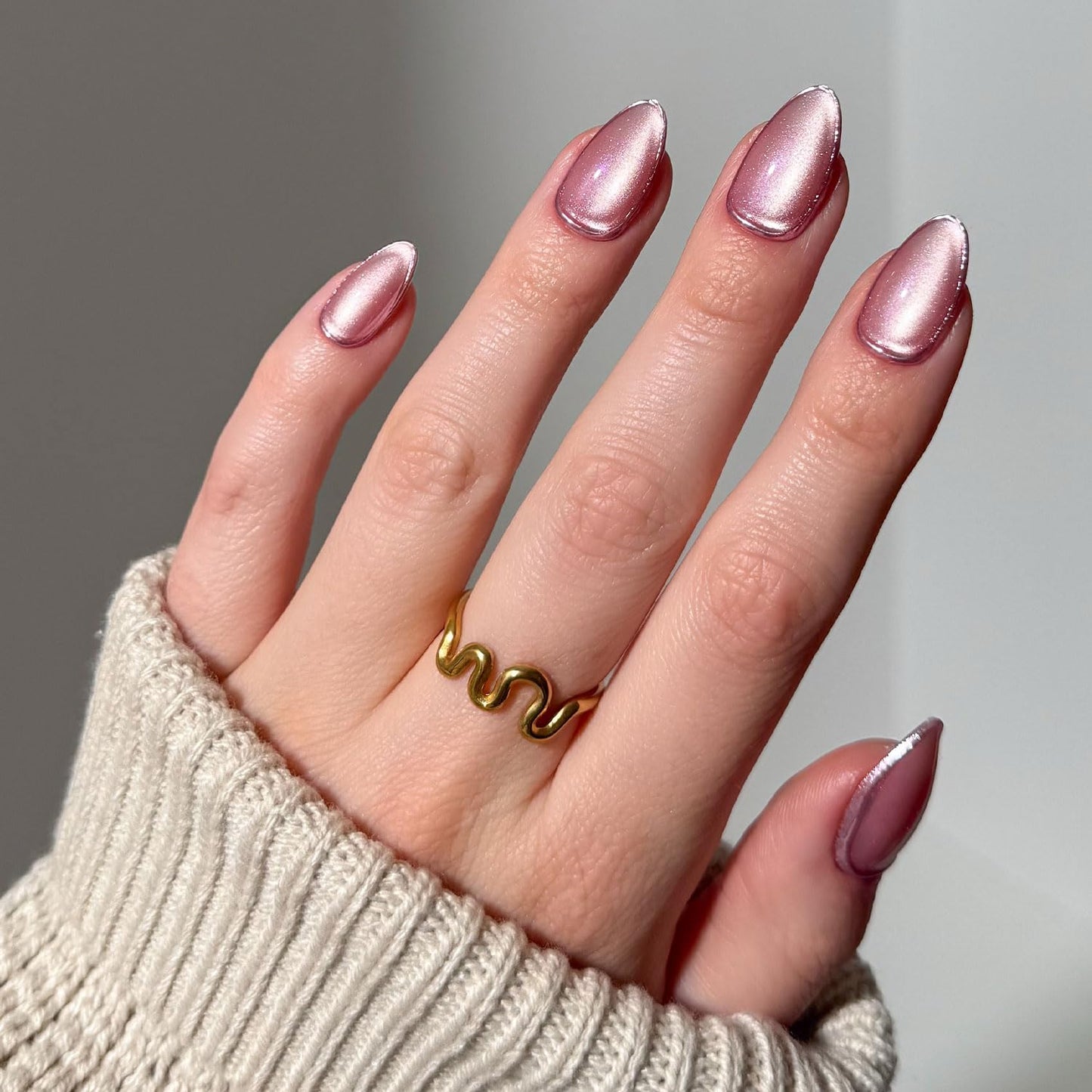 Glamnetic Press On Nails - Honey Bun | Trendy Velvet Sparkly Short Almond Nails | 30 Nail Kit with Glue, 15 Sizes