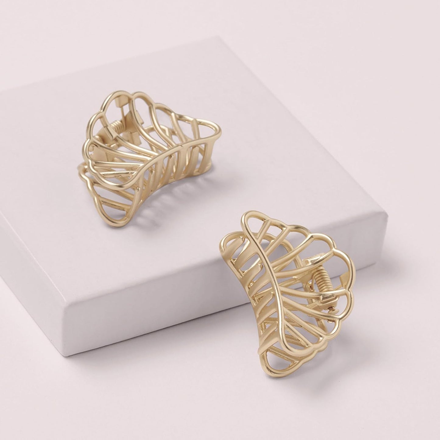 Gilded Mermaid Shell Claw Clips Set - Elegant Hair Accessories for All Hair Types