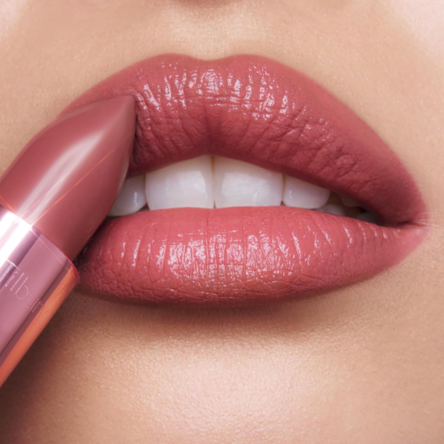 Charlotte Tilbury K.I.S.S.I.N.G Lipstick - Hydrating Moisturizing Lipstick for Luminous, Fuller Lips | Light-Diffusing Pigments