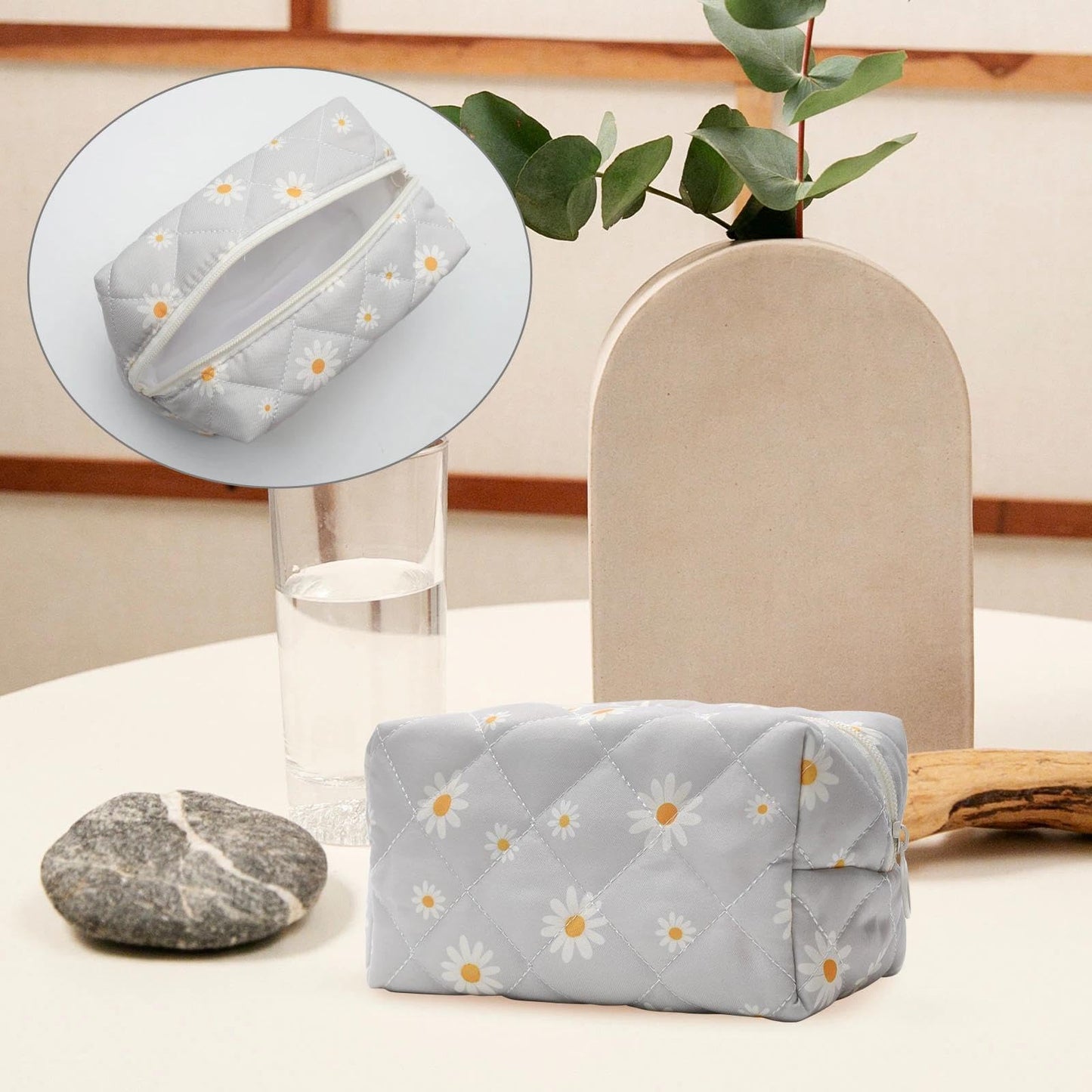 Quilted Makeup Bag, Cute Floral Cotton Cosmetic Bag, Daisy Coquette Makeup Pouch for Women Girls, Aesthetic Organizer Bags Travel Toiletry Bags