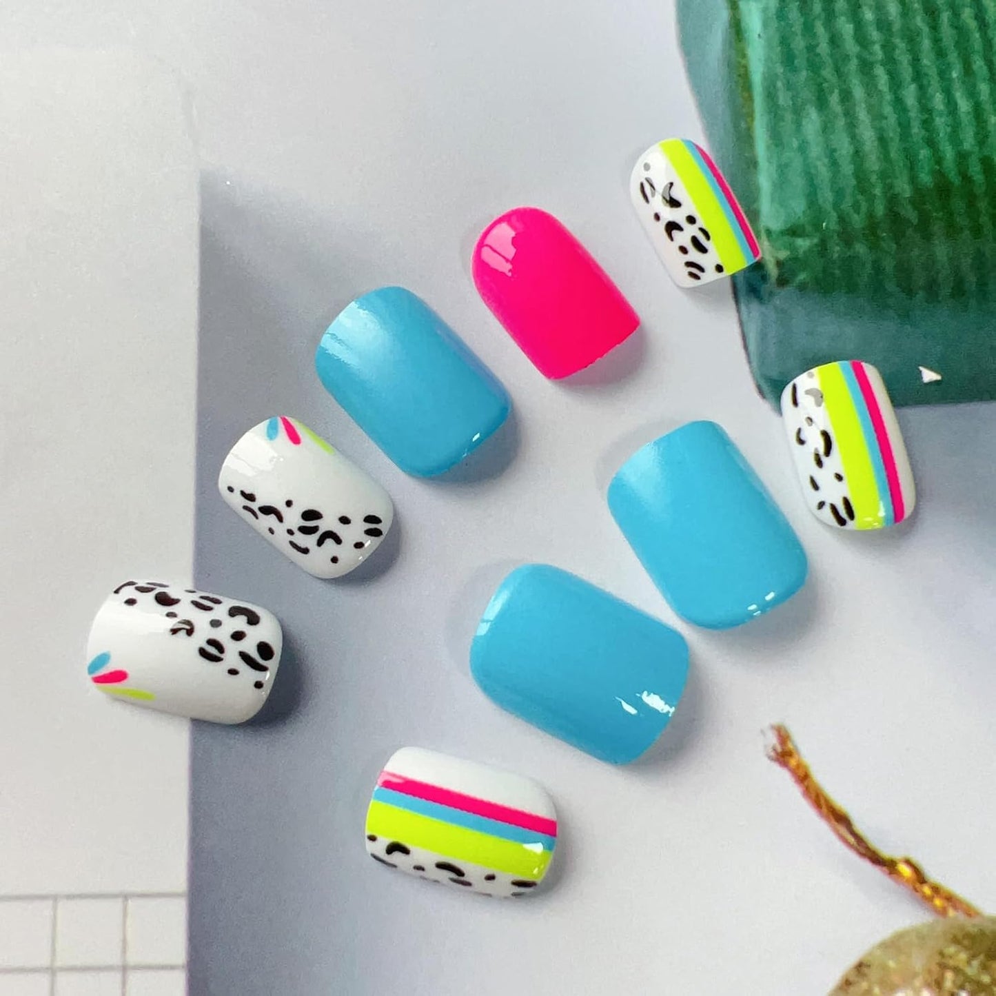 Short Press-On Nails - Black Leopard Print Acrylic Full Cover | Glossy Blue Rose Red, 24PCS for Women & Girls