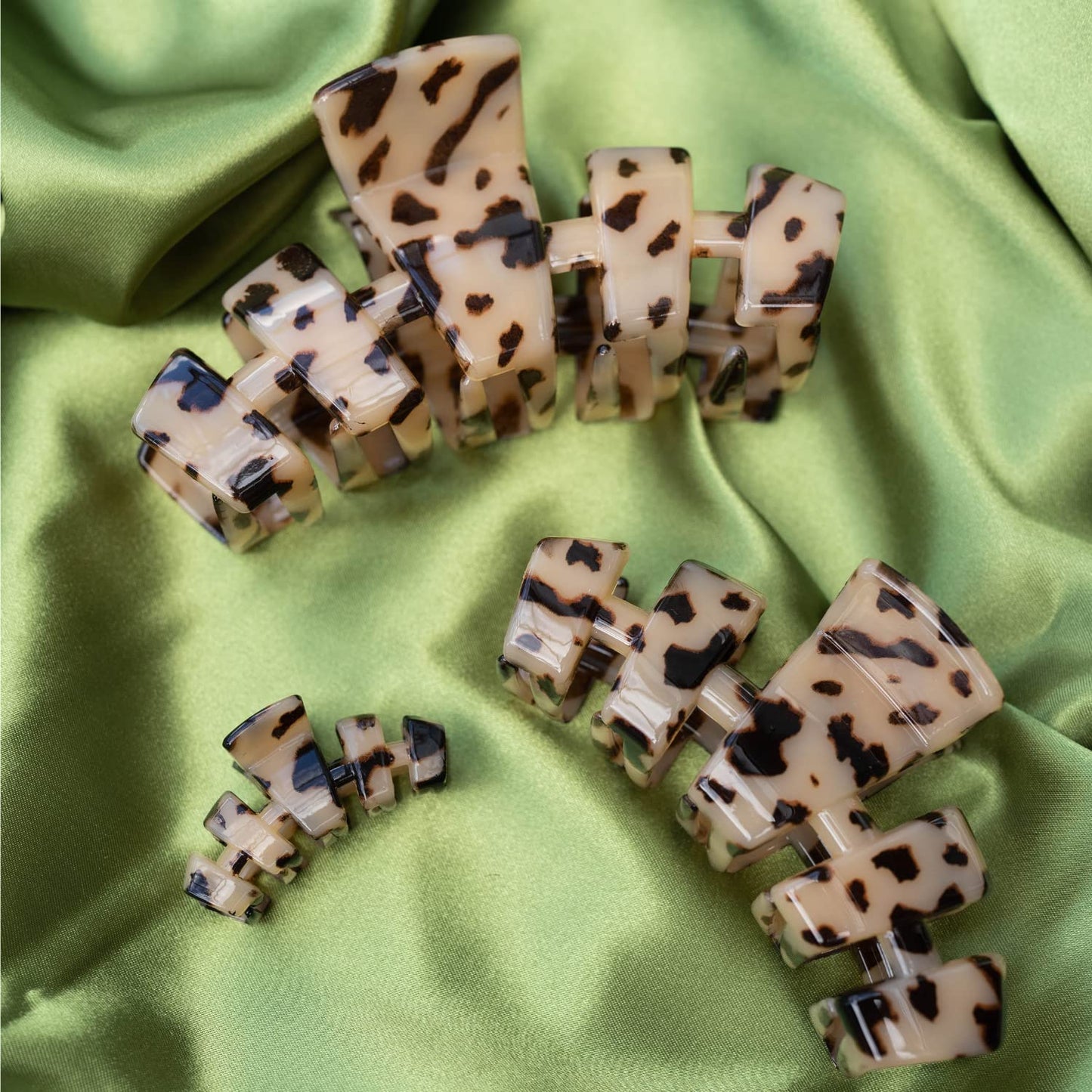 Medium Hair Clip - Strong Grip & Bendable Teeth for All Hair Textures | Blonde Tortoise