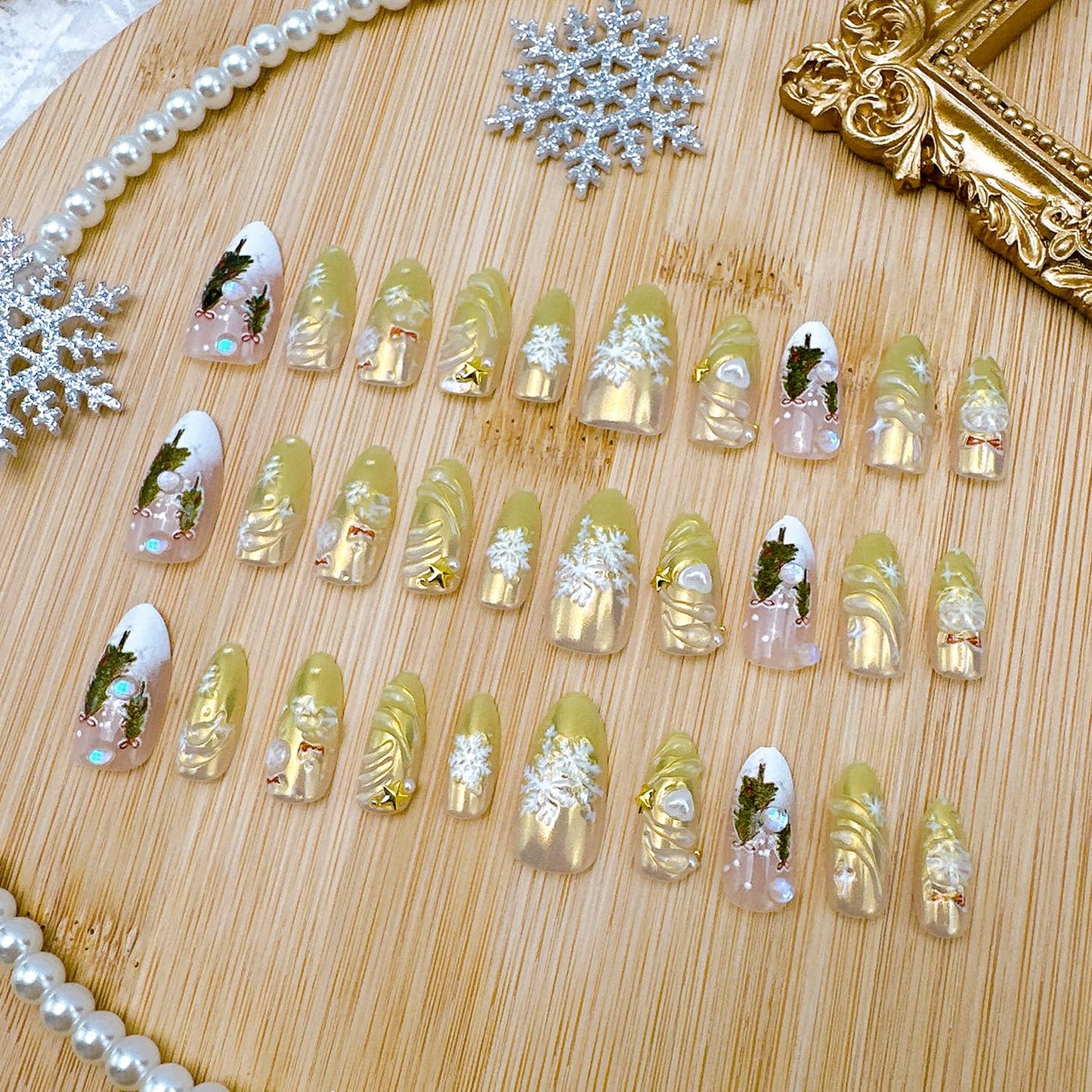 Christmas Press-On Nails - 30 Pcs Medium Almond Acrylic Nails with 3D Star & Pearl Designs | Winter Green Full Cover