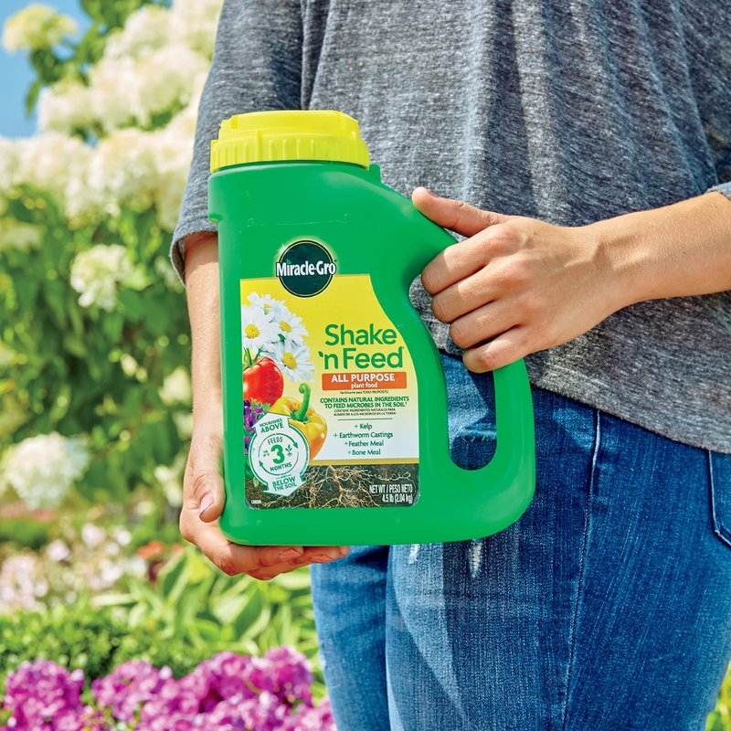 Miracle-Gro Shake 'N Feed All Purpose Plant Food - Outdoor and Indoor Plant Food for In-Ground and Containers, Feeds for up to 3 Months, 4.5 lbs.