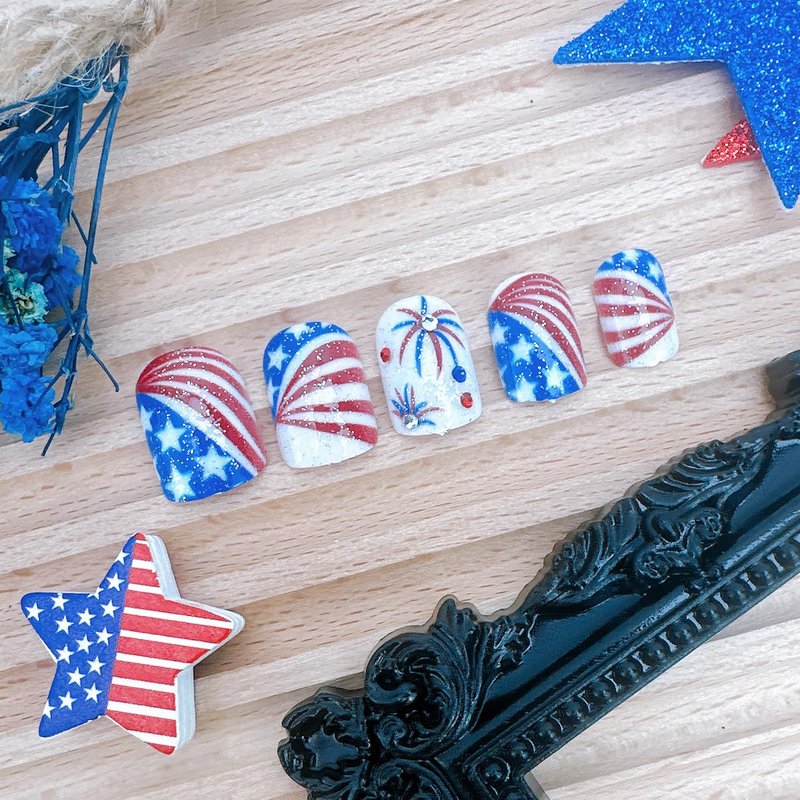 24Pcs 4th of July Press on Nails Short Square Fake Nails with Red Blue White Diamond Independence Day False Nails Patriotic Acrylic Nail Kit Shiny American Flag Full Cover Glue on Nails for Women