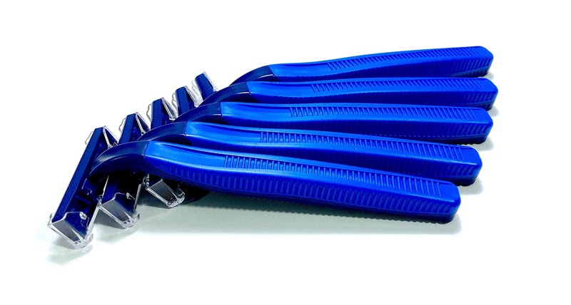 10 Pack of Dependable Disposable Blue Razor Blades with Aloe Vera Strip and Solid Handle