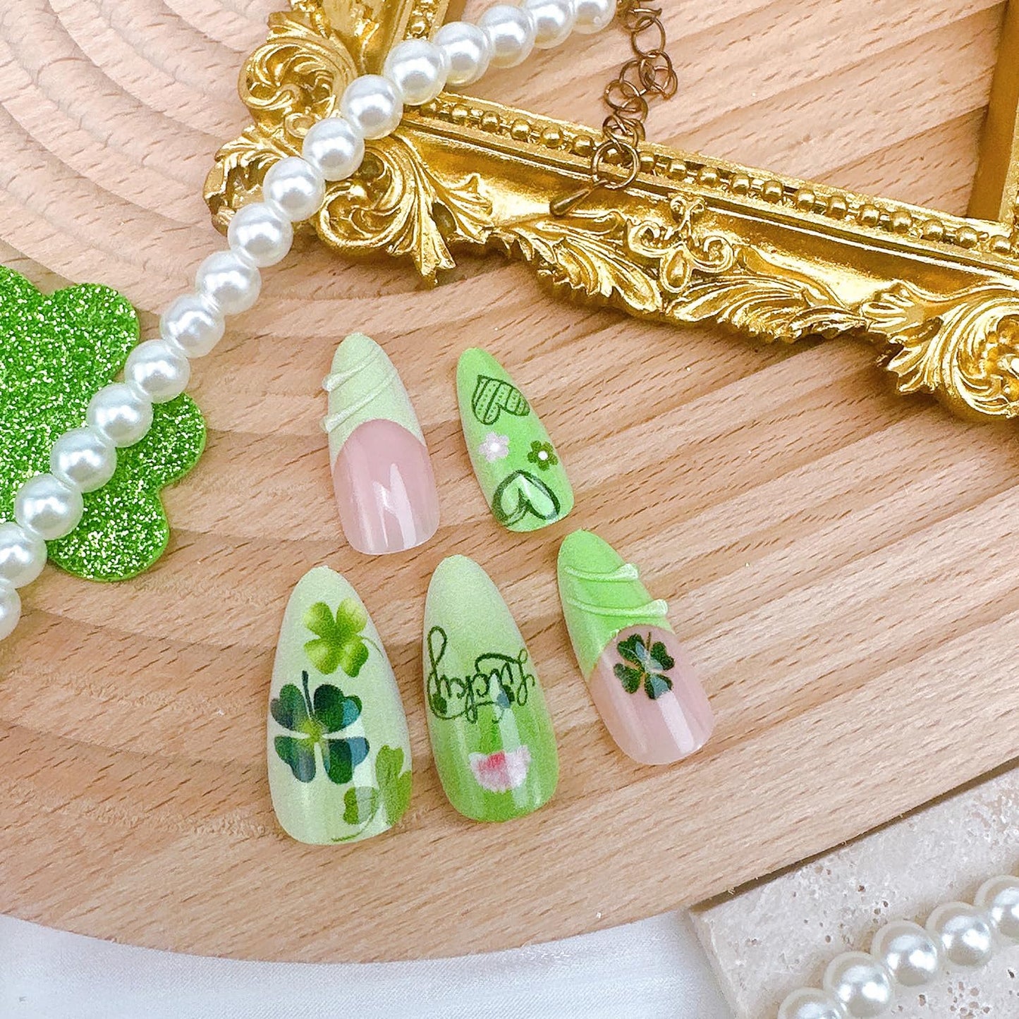 24Pcs St Patricks Day Press on Nails Medium Almond French Tip Fake Nails with 3D Designs Flower Shamrocks Acrylic Nails St Patrick's Day False Nail Irish Clover Full Cover Stick on Nails for Women