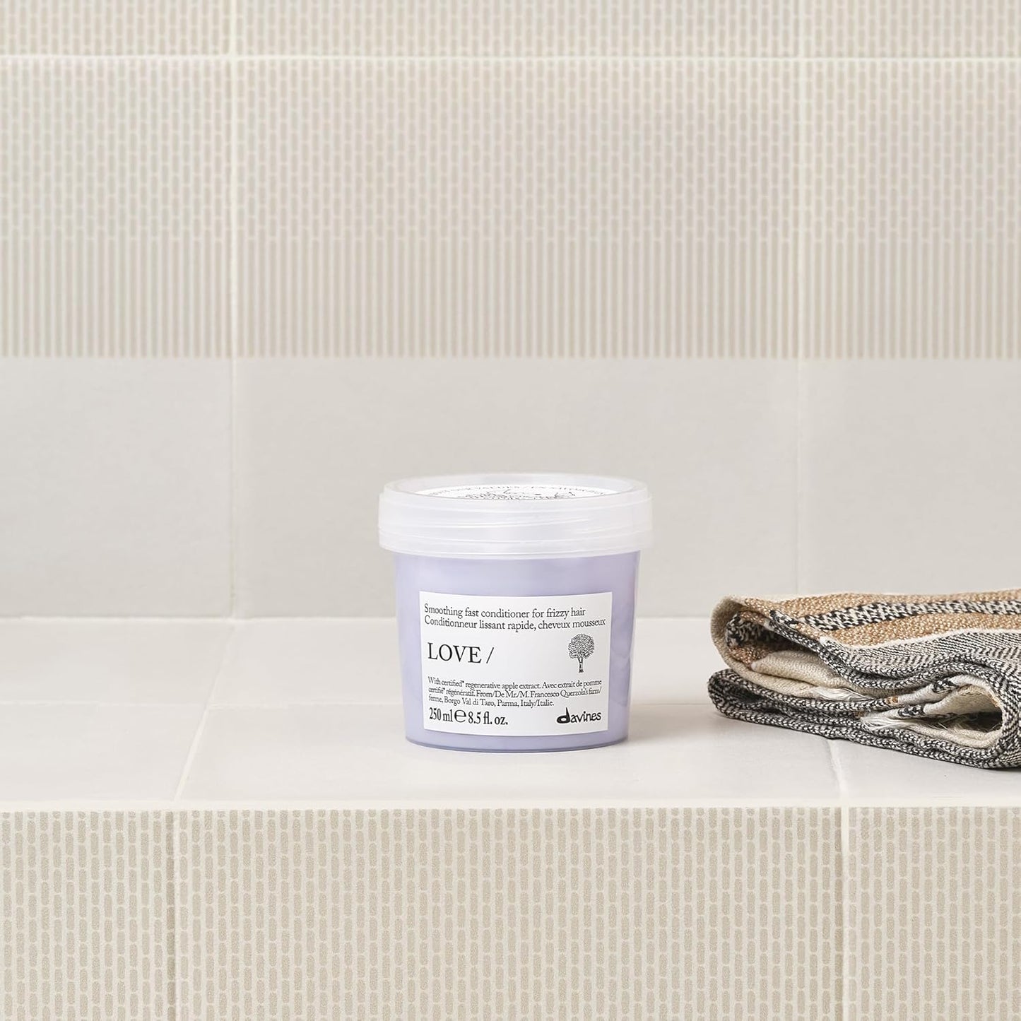 Davines LOVE Smoothing Conditioner - Rich Anti-Frizz Formula for Frizzy, Coarse Hair | Hydrates & Straightens for Shine