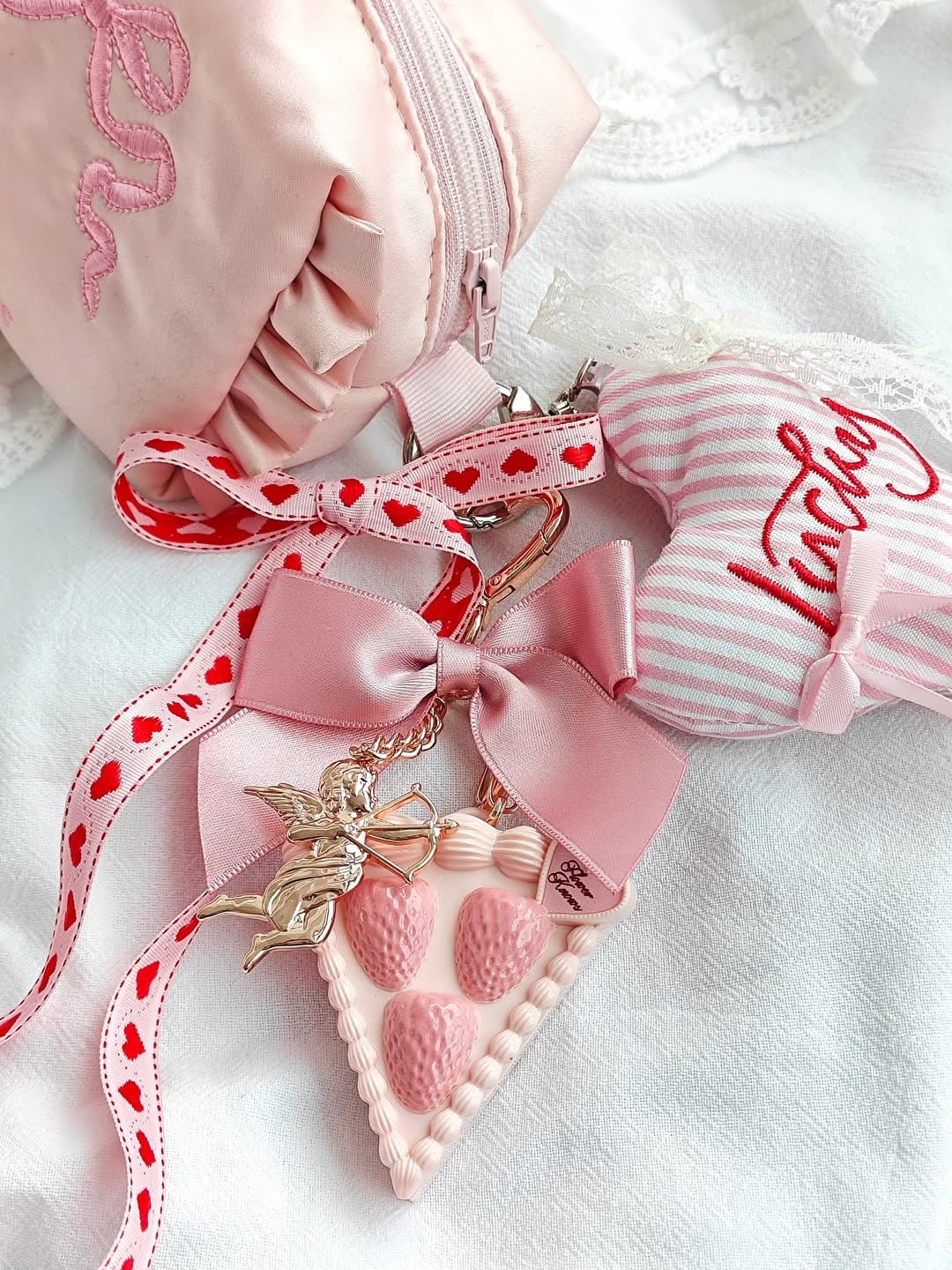 Flower Knows Strawberry Cupid Solid Perfume,Cake Bag Charms,Portable Travel Perfumes,Long Lasting Fragrances,2-in-1 Pink Cute Keychain Purse for Women,Girls&Bow Lovers Gift,0.11 oz(Lychee Bouquet)