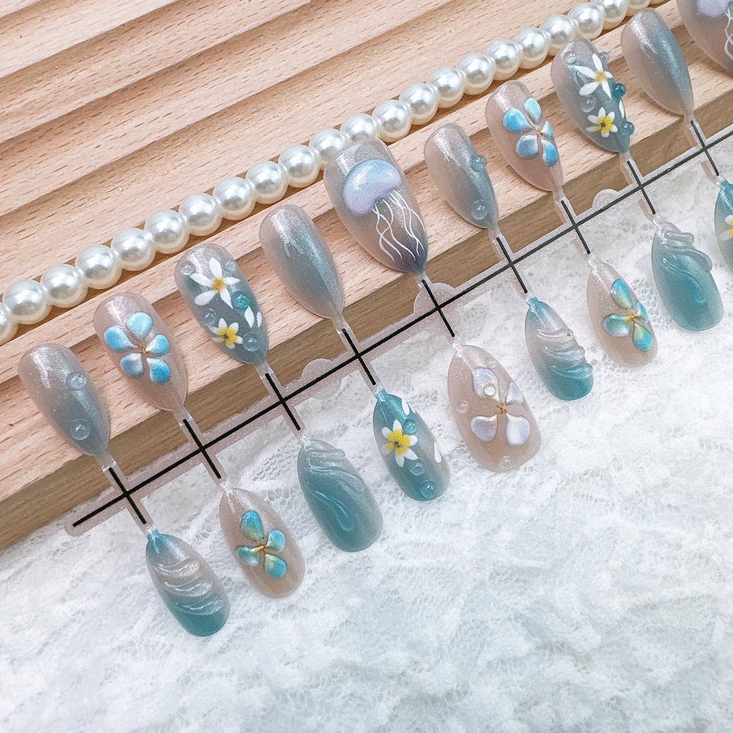 30pcs Summer Press on Nails Short Almond Fake Nails with 3D Jellyfish Floral Glitter Design Ocean Beach False Nails Cute Flower Artificial Nails Full Cover Stick on Nails for Women Nail Decorations