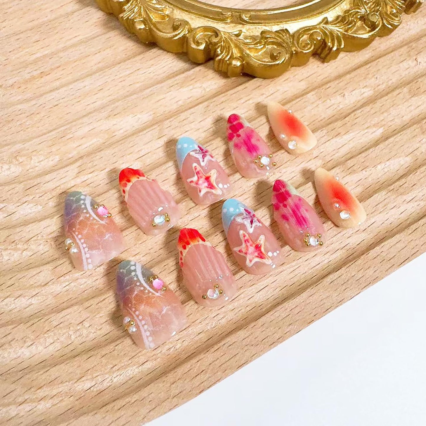 30Pcs Summer Beach Press on Nails Short Almond Fake Nails with 3D Seashell Designs Cute Starfish Acrylic Nails Gems Rhinestones Glue on Nails Ocean False Nails French Tip Stick on Nails for Women