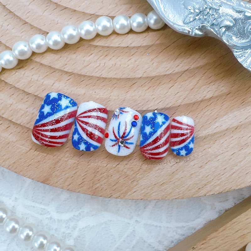 24Pcs 4th of July Press on Nails Short Square Fake Nails with Red Blue White Diamond Independence Day False Nails Patriotic Acrylic Nail Kit Shiny American Flag Full Cover Glue on Nails for Women
