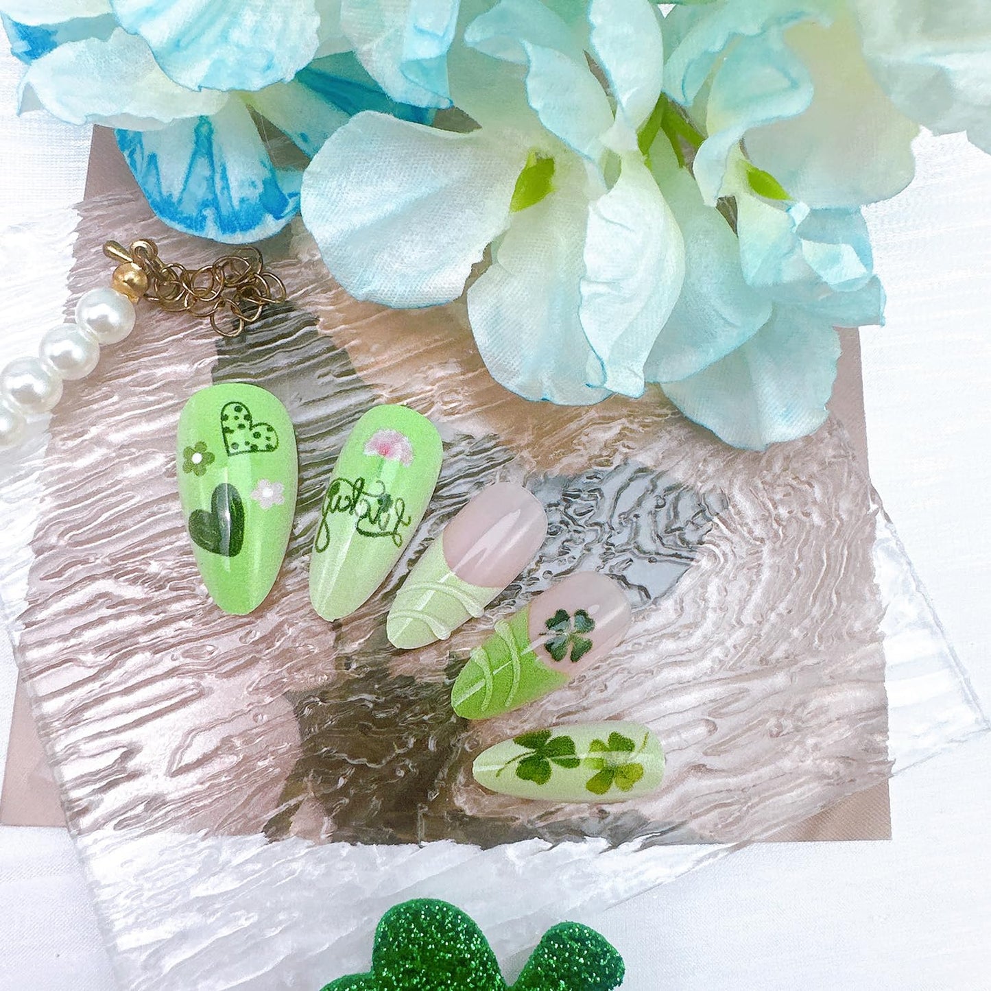 24Pcs St Patricks Day Press on Nails Medium Almond French Tip Fake Nails with 3D Designs Flower Shamrocks Acrylic Nails St Patrick's Day False Nail Irish Clover Full Cover Stick on Nails for Women