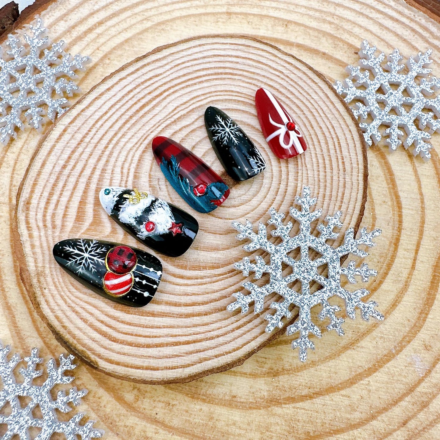 Christmas Press-On Nails - 24 Pcs Medium Almond Winter Snowflake Design | 3D Star & Bow Accents