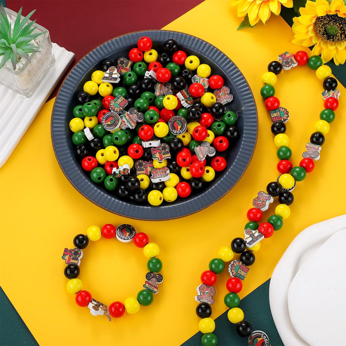 Fabbay 200 Pcs Juneteenth Wooden Beads Black Red Green Yellow Wooden Beads 1865 Freedom Day Wood Ornaments with Hemp Rope for Juneteenth Jewelry Making DIY Crafts Home Party Decor