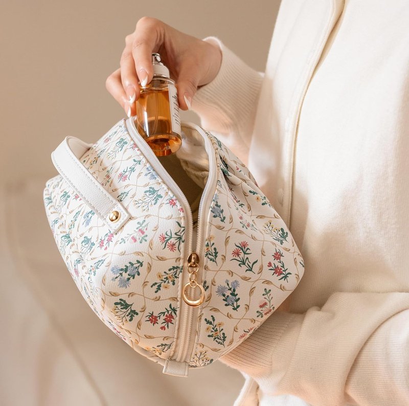 Large Capacity Floral Makeup Bag Organizer - Perfect for Cosmetics, Skincare & Travel Essentials